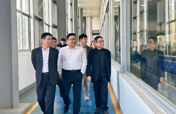 清華大學(xué)機(jī)械系主任、副主任一行到公司參觀調(diào)研